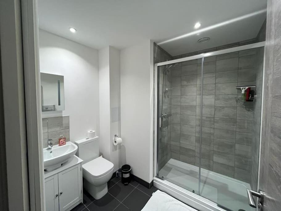 Bayard Luxe 2 Bedroom Penthouse Duplex ปีเตอร์โบโรห์ ภายนอก รูปภาพ