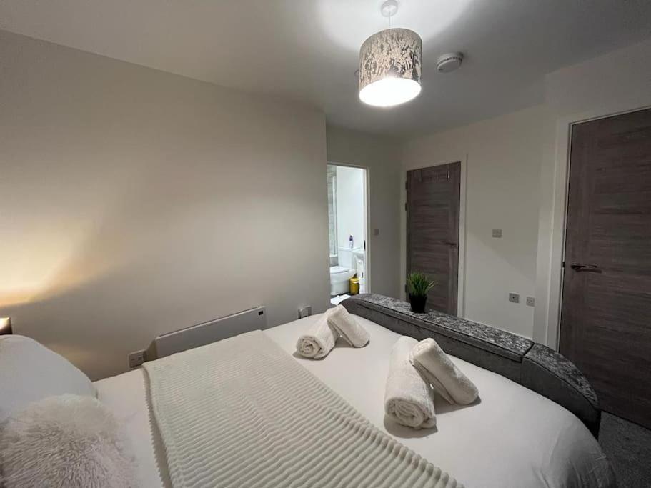 Bayard Luxe 2 Bedroom Penthouse Duplex ปีเตอร์โบโรห์ ภายนอก รูปภาพ