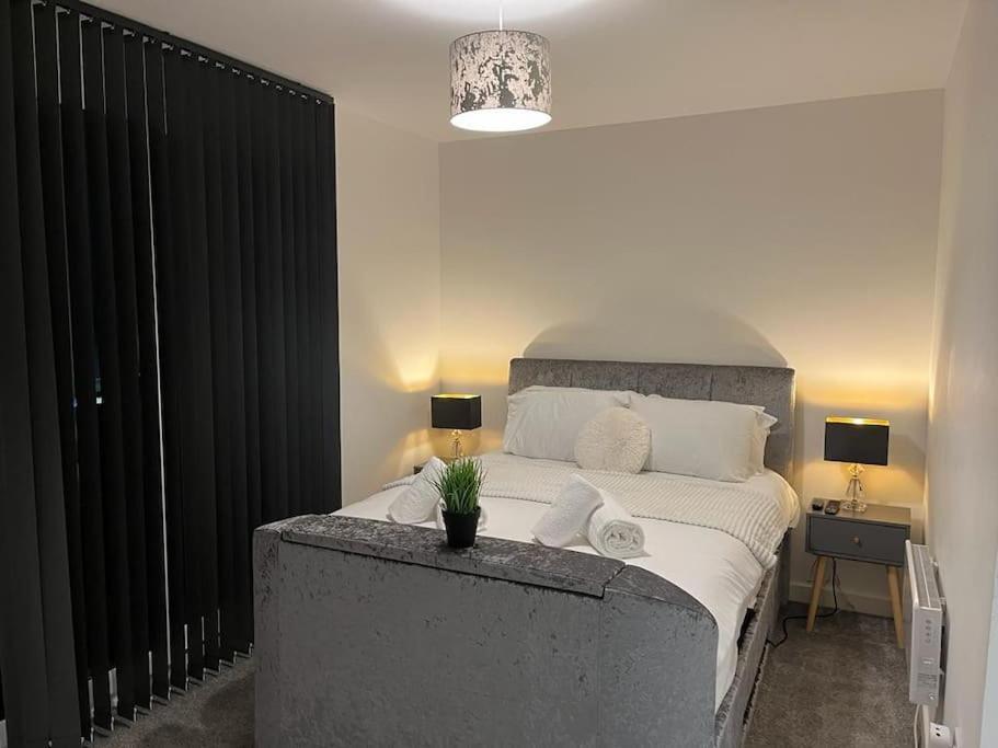 Bayard Luxe 2 Bedroom Penthouse Duplex ปีเตอร์โบโรห์ ภายนอก รูปภาพ