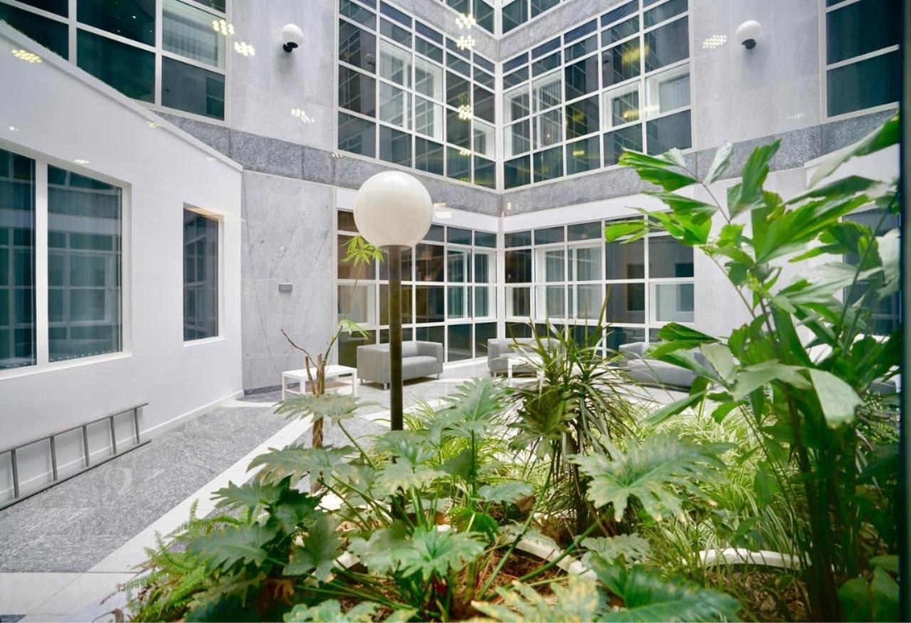 Bayard Luxe 2 Bedroom Penthouse Duplex ปีเตอร์โบโรห์ ภายนอก รูปภาพ